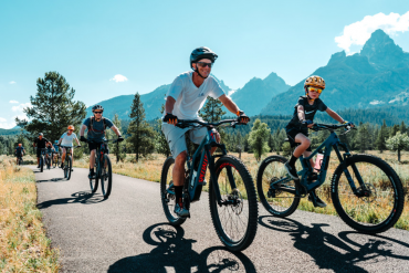 Two mountain bikers on the Yellowstone cycling tour from Escape Adventures