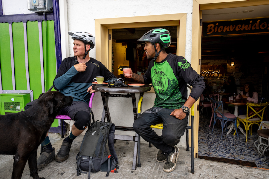 
Scotty Laughland and the SHIMANO crew ride mountain bikes in Colombia while learning about local coffee culture.